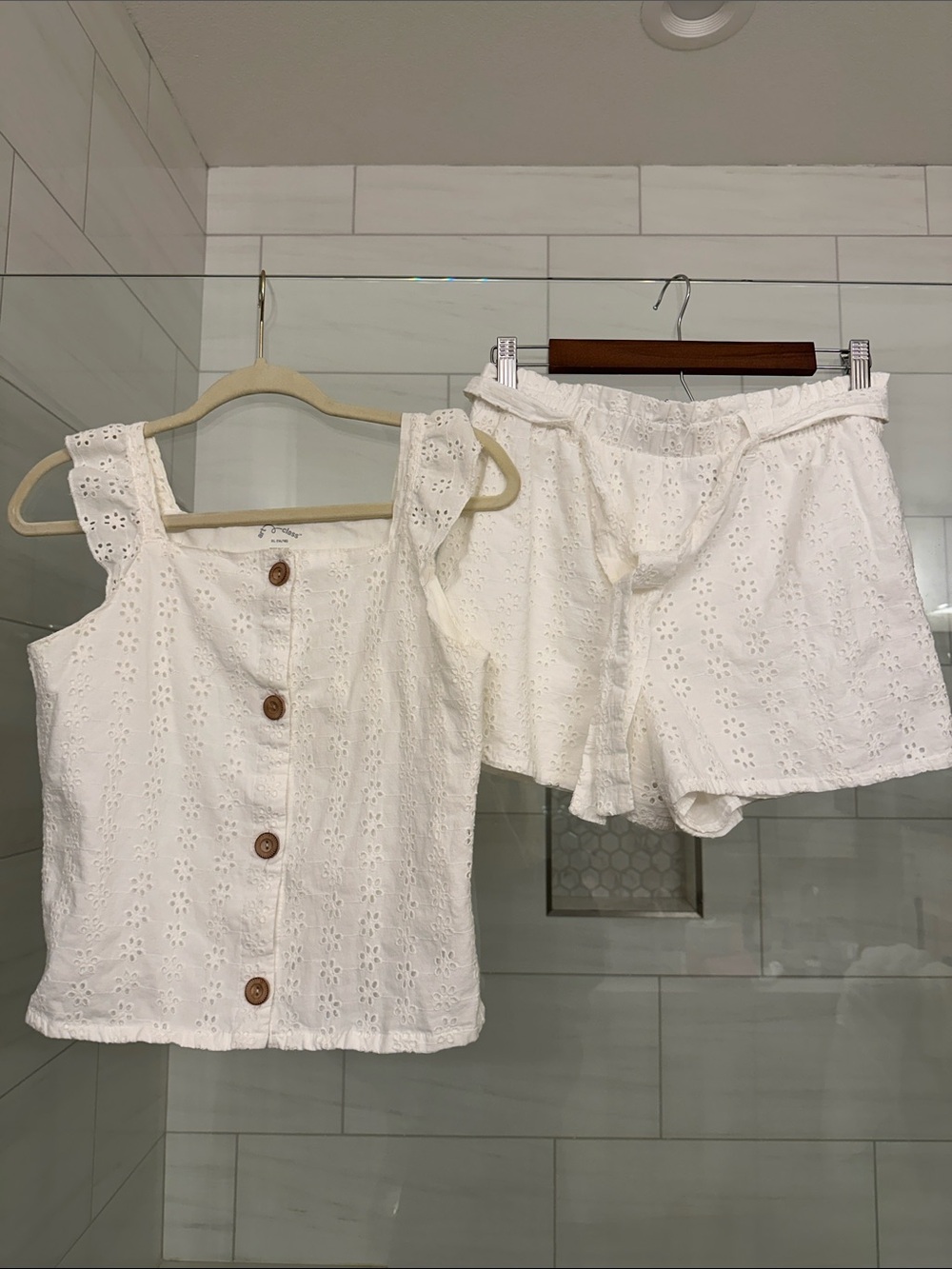 art class White Eyelet Button Tank & Tie-Waist Shorts